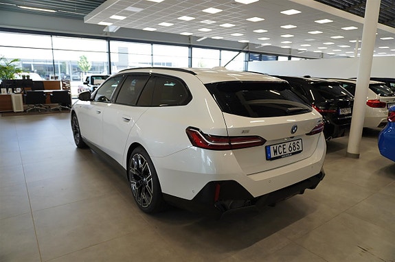 BMW i5 7 of 10