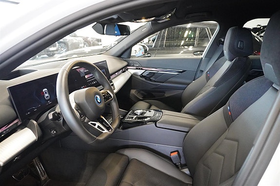 BMW i5 9 of 10