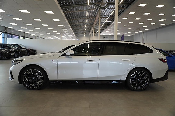 BMW i5 4 of 10