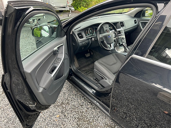Volvo V60 8 of 12