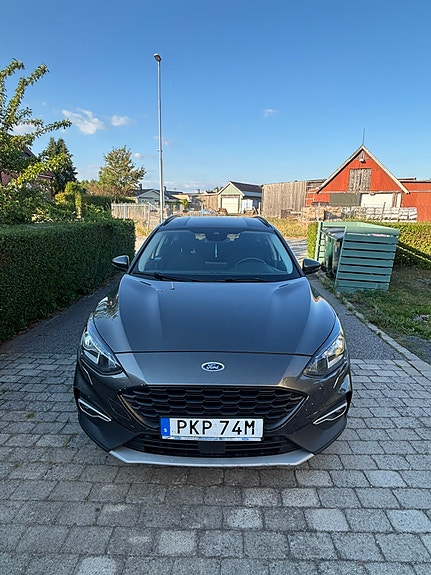 Ford Focus 2 of 8