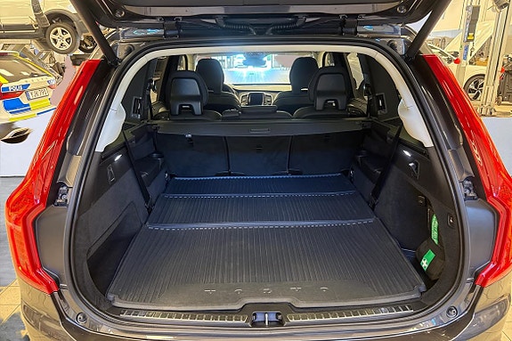 Volvo XC90 12 of 23