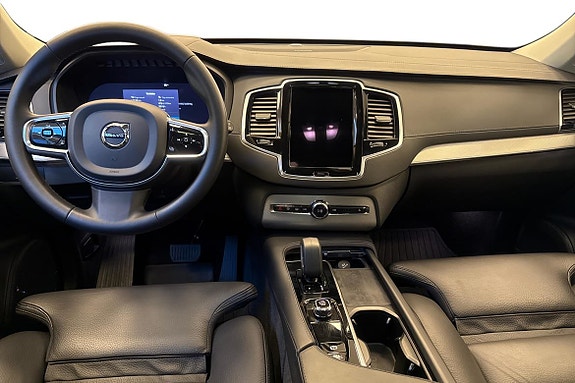 Volvo XC90 10 of 23