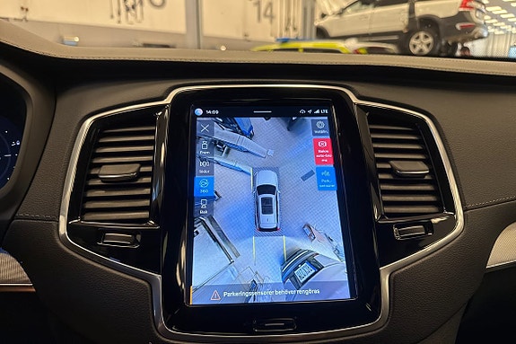 Volvo XC90 15 of 23