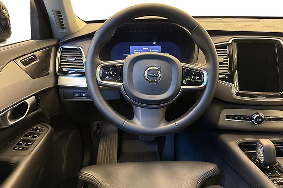 Volvo XC90 11 of 23