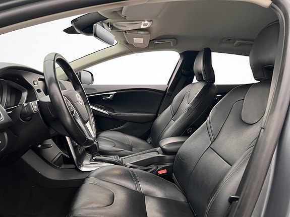 Volvo V40 12 of 30