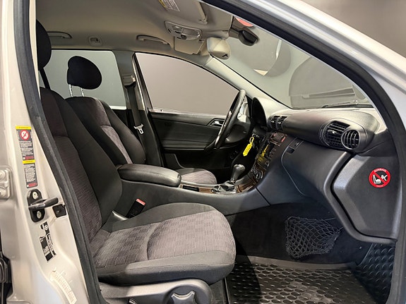 Mercedes-Benz C180 9 of 17