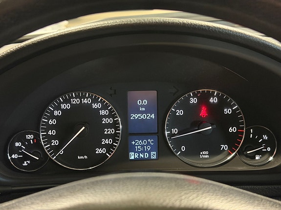 Mercedes-Benz C180 15 of 17