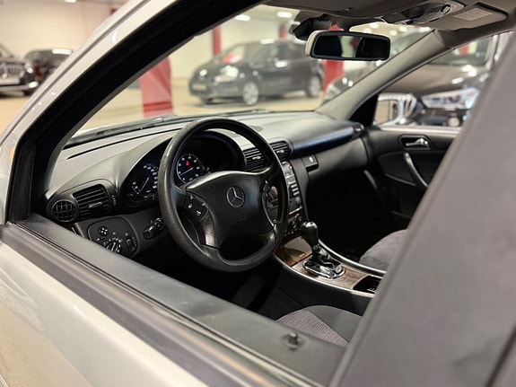 Mercedes-Benz C180 14 of 17