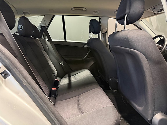 Mercedes-Benz C180 8 of 17