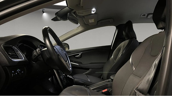 Volvo V40 Cross Country 5 of 6