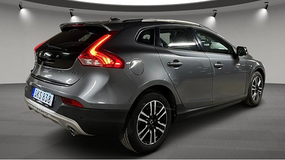Volvo V40 Cross Country 3 of 6