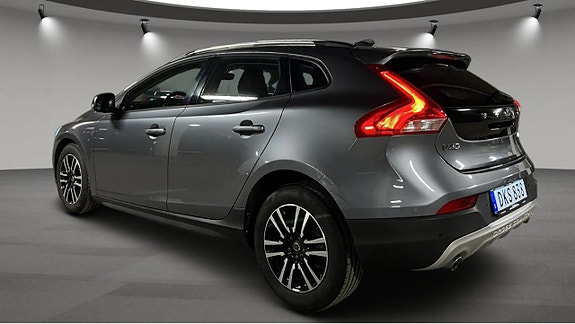 Volvo V40 Cross Country 4 of 6