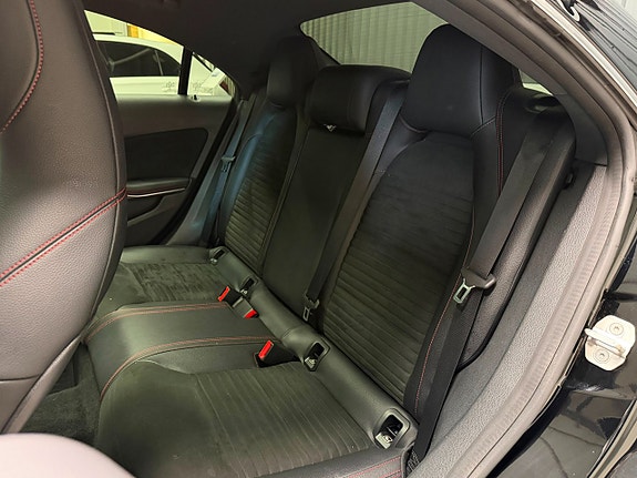 Mercedes-Benz CLA250 13 of 19