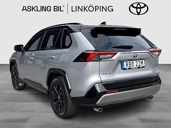 Toyota RAV4 3 of 13