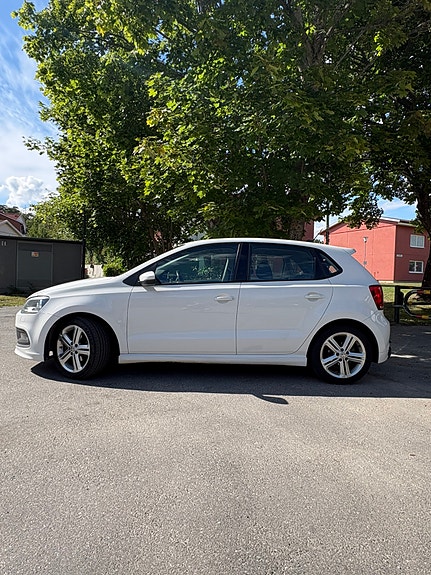 Volkswagen Polo 2 of 6