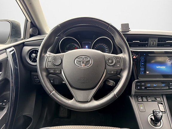 Toyota Auris 12 of 16
