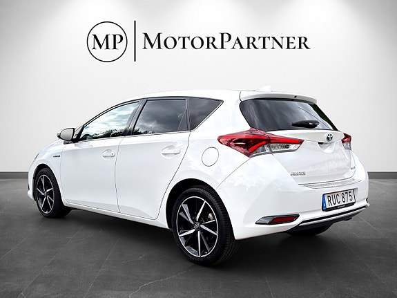 Toyota Auris 5 of 16