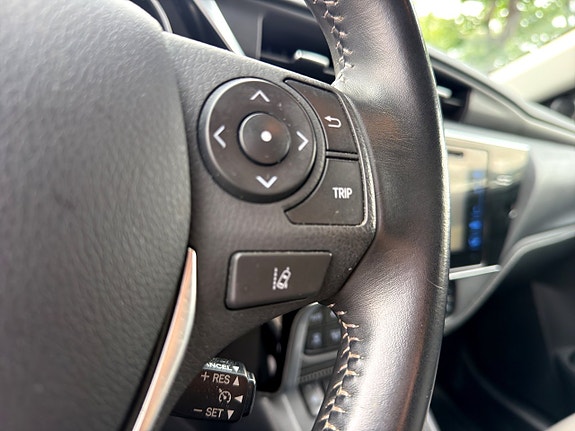 Toyota Auris 15 of 16