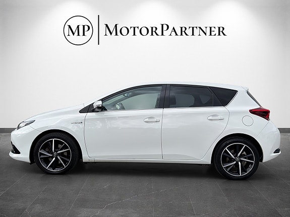 Toyota Auris 4 of 16