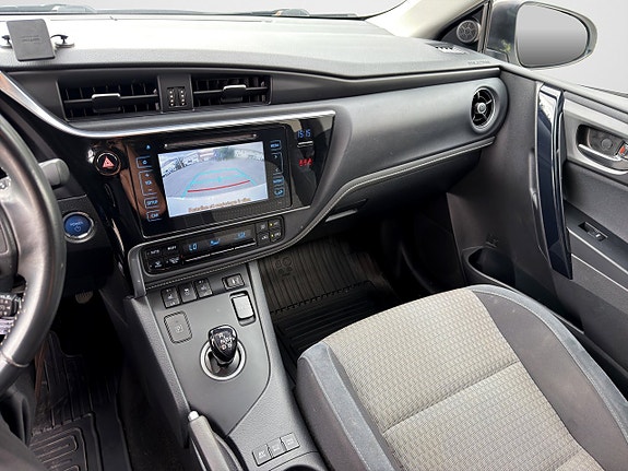 Toyota Auris 13 of 16