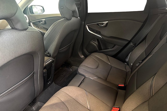 Volvo V40 Cross Country 17 of 19