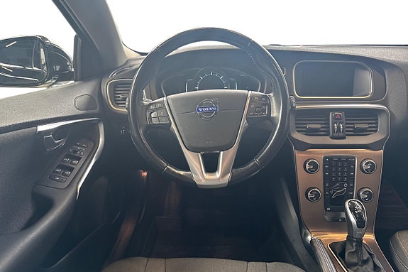 Volvo V40 Cross Country 12 of 19