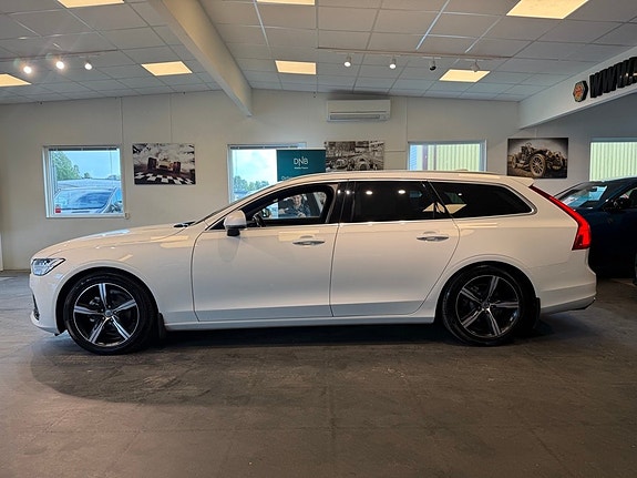 Volvo V90 27 of 29