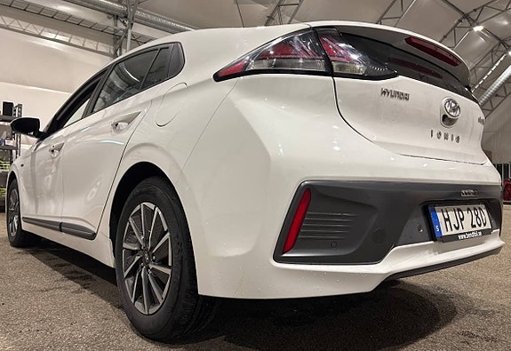 Hyundai IONIQ 3 of 11