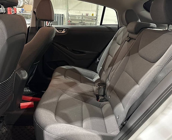 Hyundai IONIQ 8 of 11