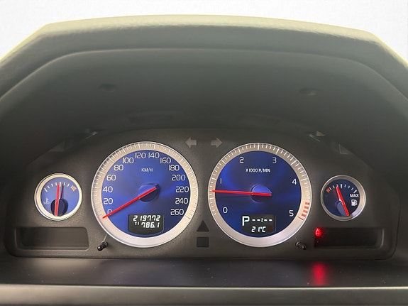 Volvo XC90 18 of 30