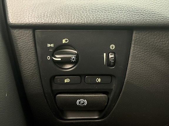 Volvo XC90 16 of 30