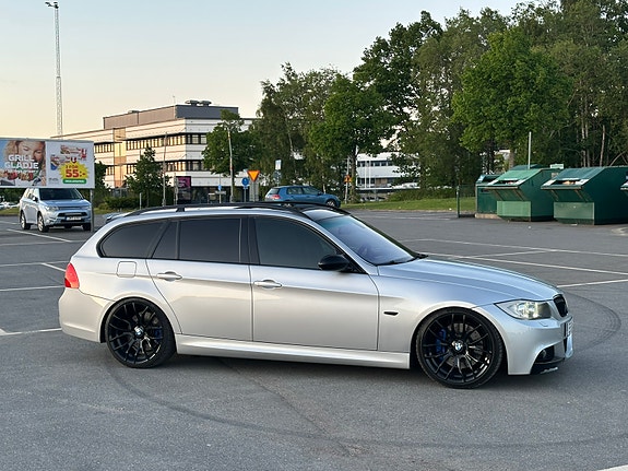 BMW 335i 2 of 5