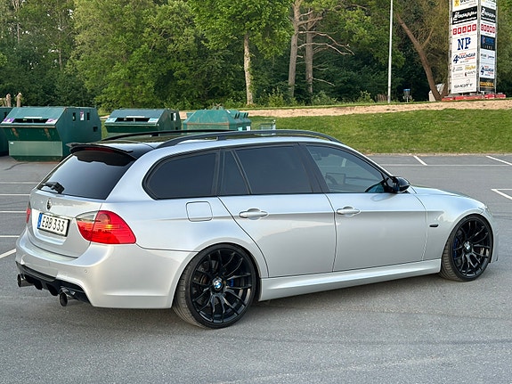 BMW 335i 3 of 5