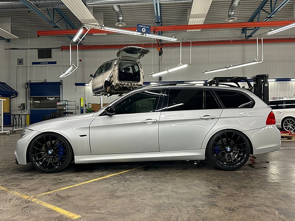 BMW 335i 9 of 11