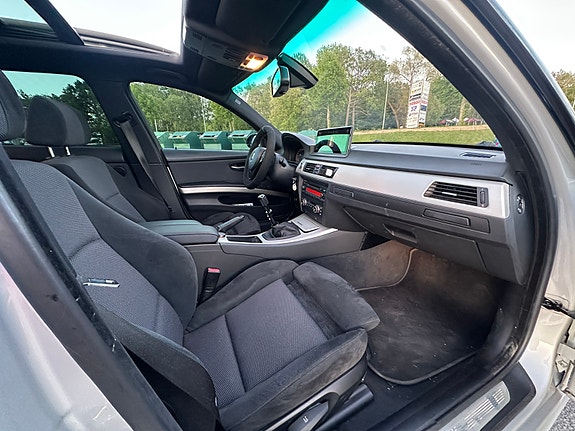 BMW 335i 4 of 5