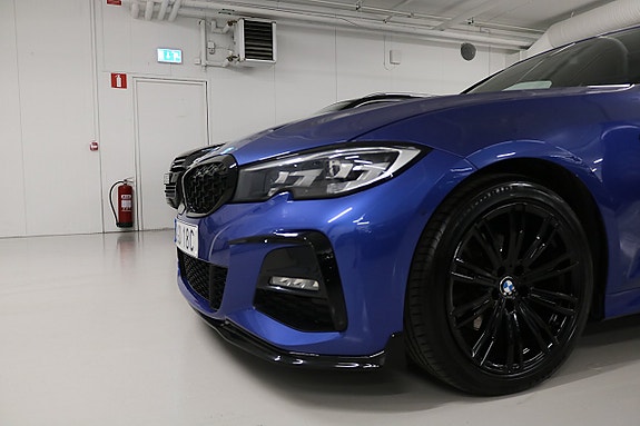 BMW 320d 3 of 30