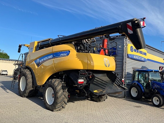 New Holland CR 8.90 4 of 17