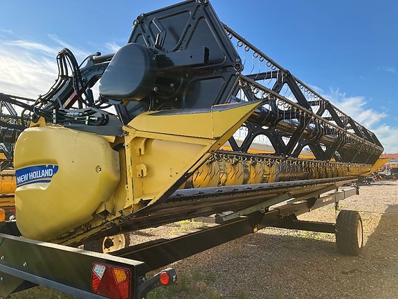 New Holland CR 8.90 15 of 17