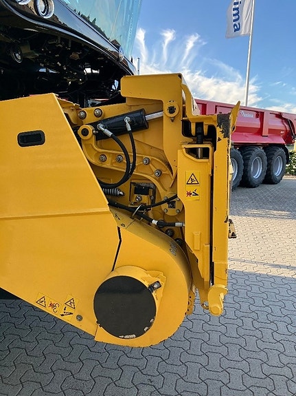 New Holland CR 8.90 3 of 17