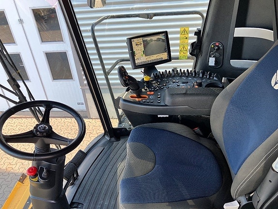 New Holland CR 8.90 6 of 17