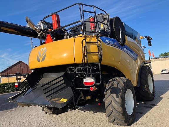 New Holland CR 8.90 5 of 17