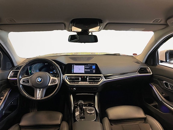BMW 330e 10 of 26