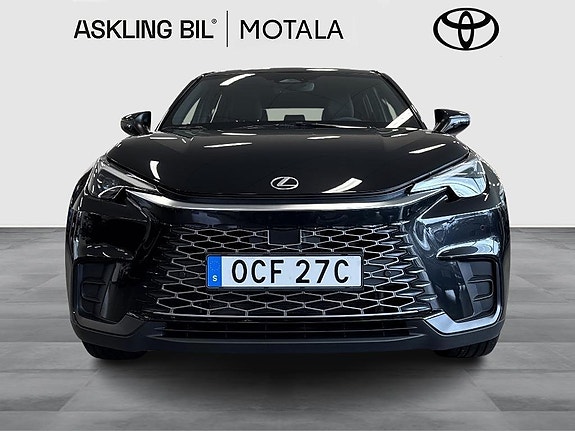 Lexus LBX 6 of 11