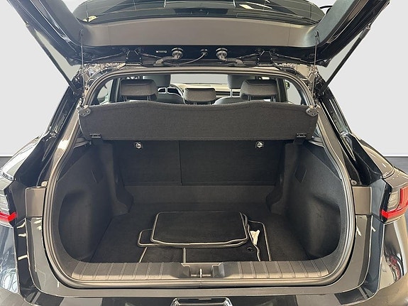 Lexus LBX 11 of 11
