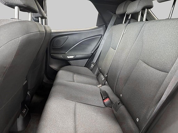 Lexus LBX 8 of 11