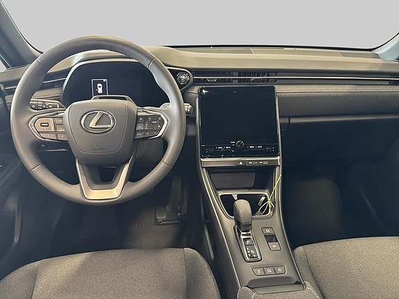 Lexus LBX 9 of 11
