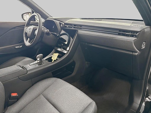 Lexus LBX 7 of 11