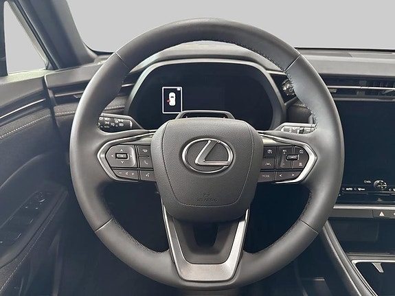 Lexus LBX 10 of 11
