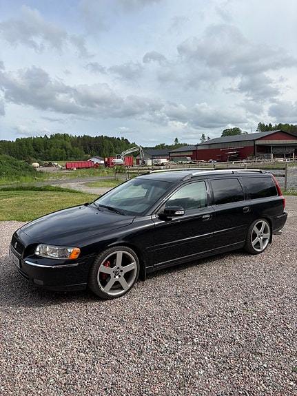 Volvo V70 2 of 7